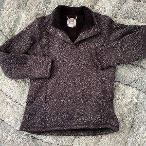 Avalanche women’s size medium pull over sweater. Half button.